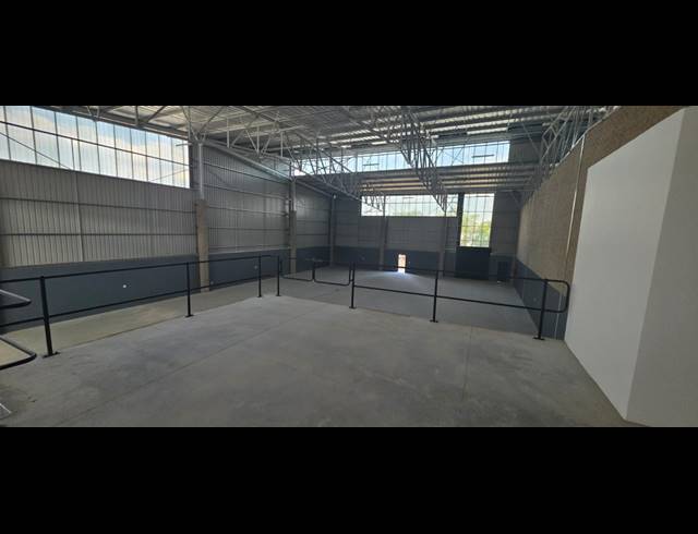 895M² WAREHOUSE TO LET IN SAMRAND BUSINESS PARK